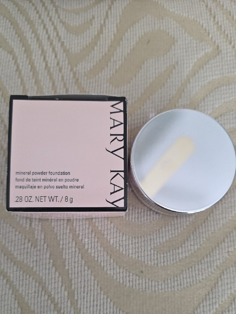 Mary Kay Mineral Powder Foundation - Ivory 2 (Light Beige) - Picture 2 of 5